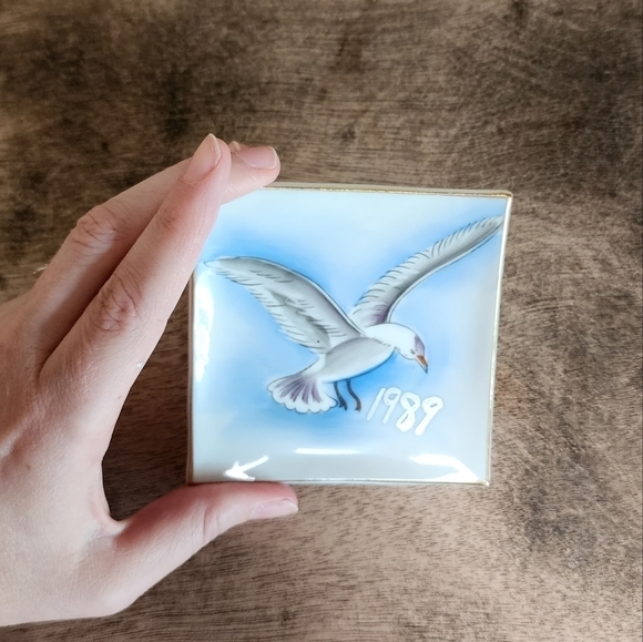 Vintage Taylor Swift 1989 TV Inspired Seagull Trinket Dish - Picture 2 of 6